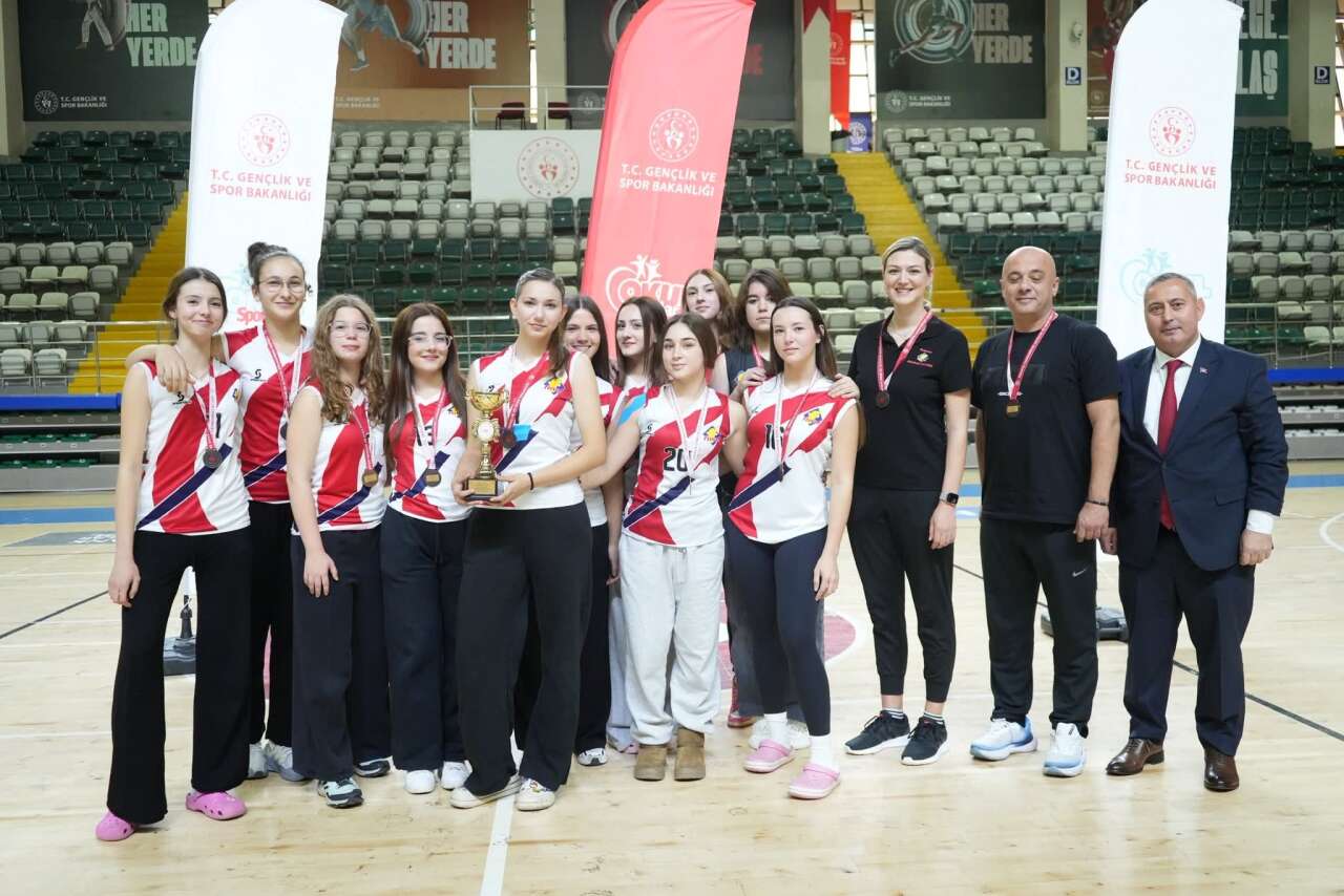 Okul Sporlarında Genç Kızlar Voleybol İl Şampiyonu Belli Oldu 5